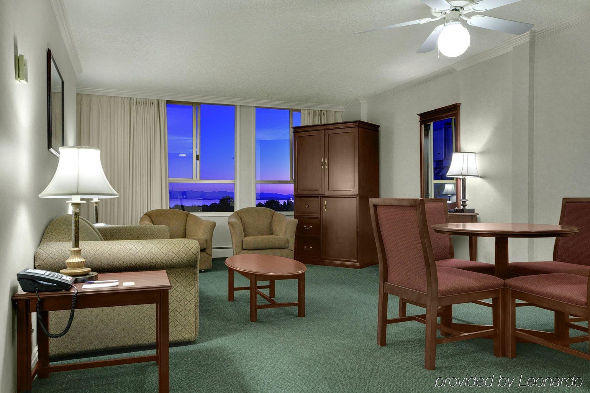 Harbour Towers Hotel & Suites Victoria Exterior foto