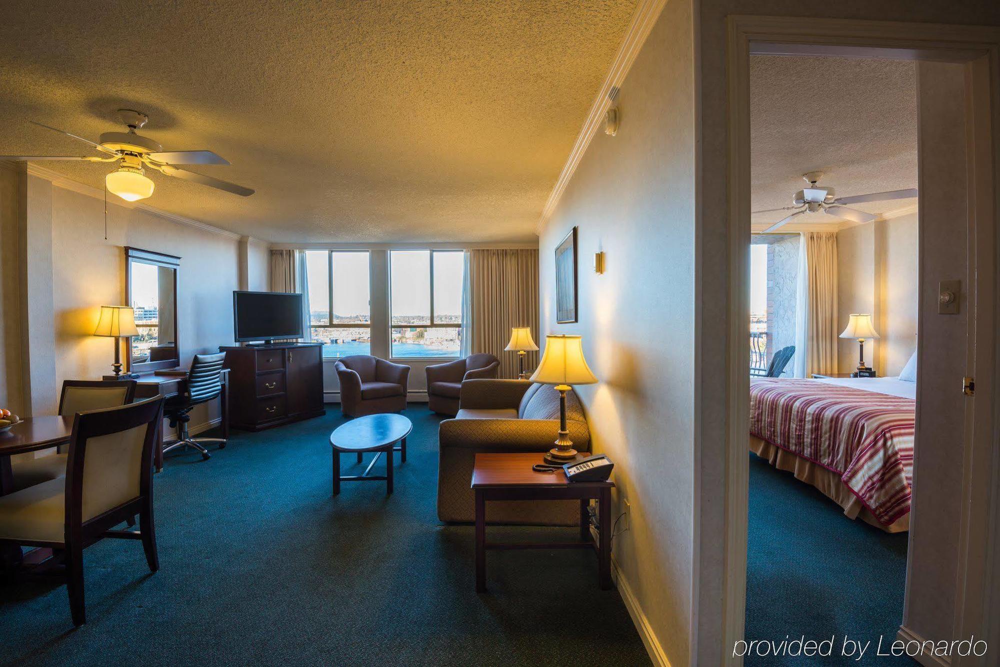 Harbour Towers Hotel & Suites Victoria Exterior foto