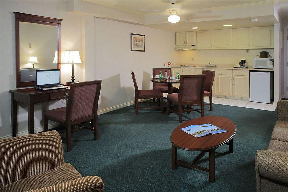 Harbour Towers Hotel & Suites Victoria Quarto foto